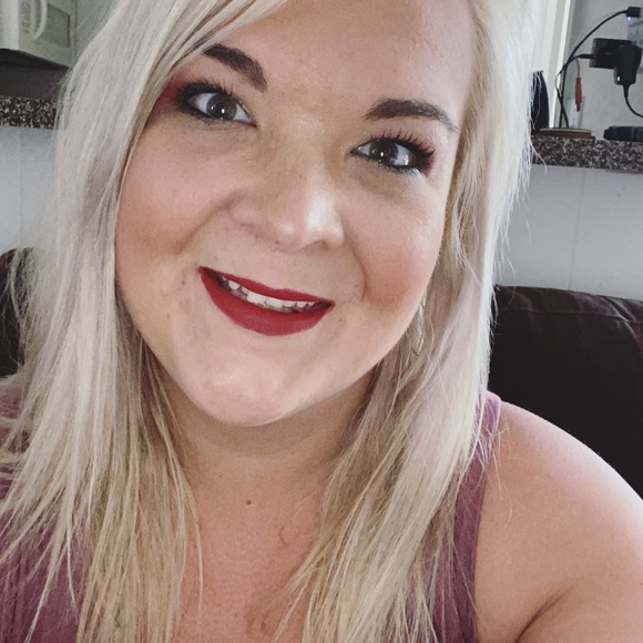 Meet your Posher, Kait - Picture 1 of 1